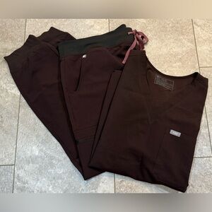 FIGS scrub set. Color- Espresso. XXL.